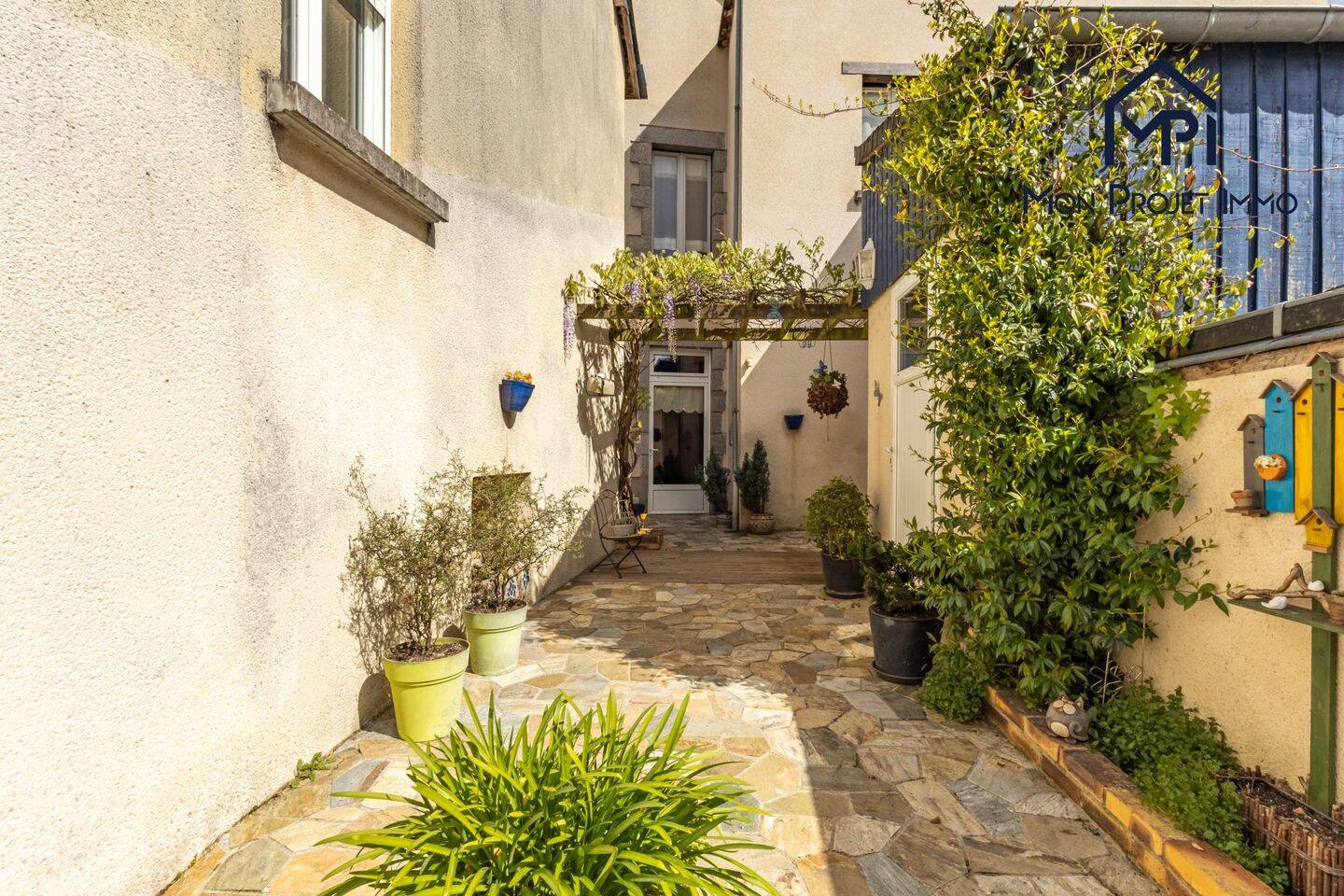 Maison 6 pièces 156 m² · à Montsûrs · 156 m² · 138 500 €