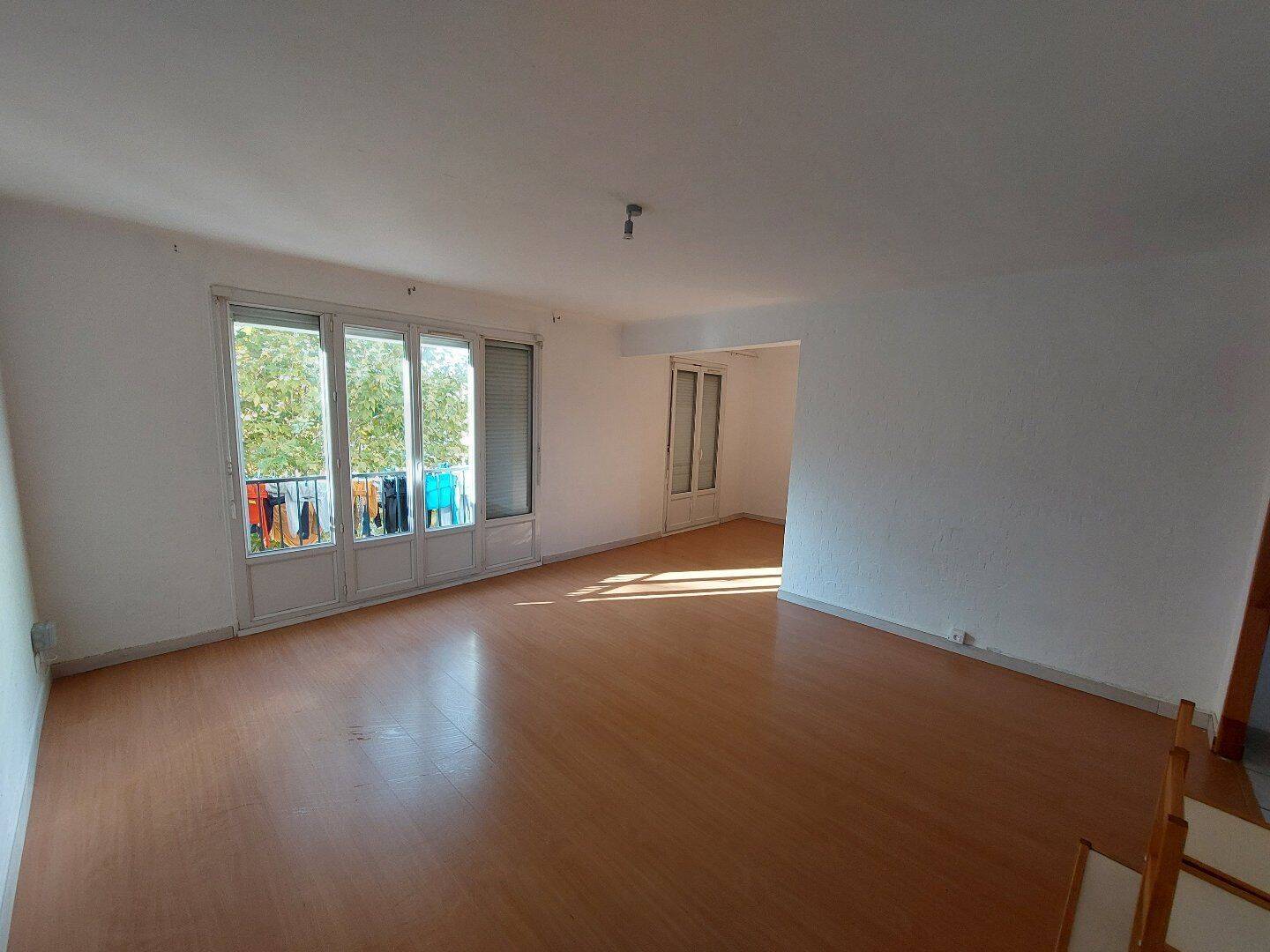 Appartement 4 pièces 73 m² · à Pertuis · 72,9 m² · 157 000 €