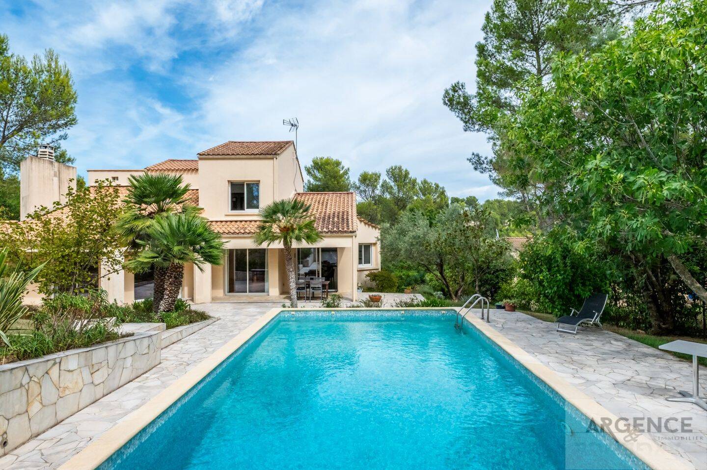 Maison 8 pièces 220 m² · à Saint-Clément-de-Rivière · 220 m² · 840 000 €