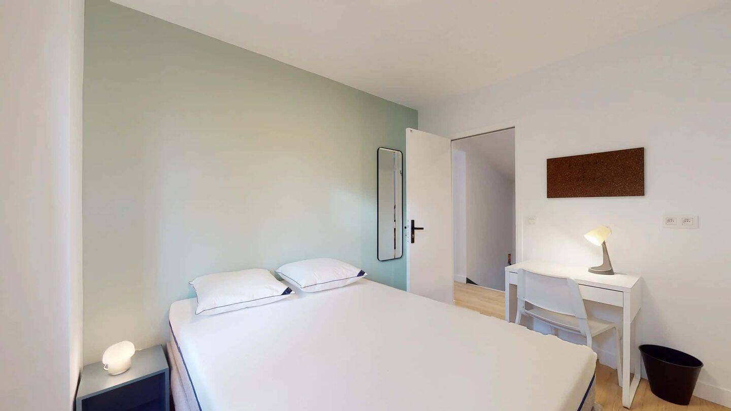 1 pièce 15 m² · à Ivry-sur-Seine · 15 m² · 945 €/mois