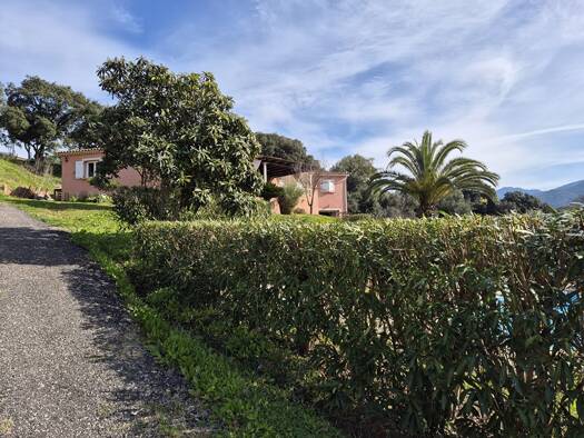 Maison à vendre 685 000 € 8 pièces 7 chambres 230 m² 4 000 m² de terrain Eccica-Suarella 20117