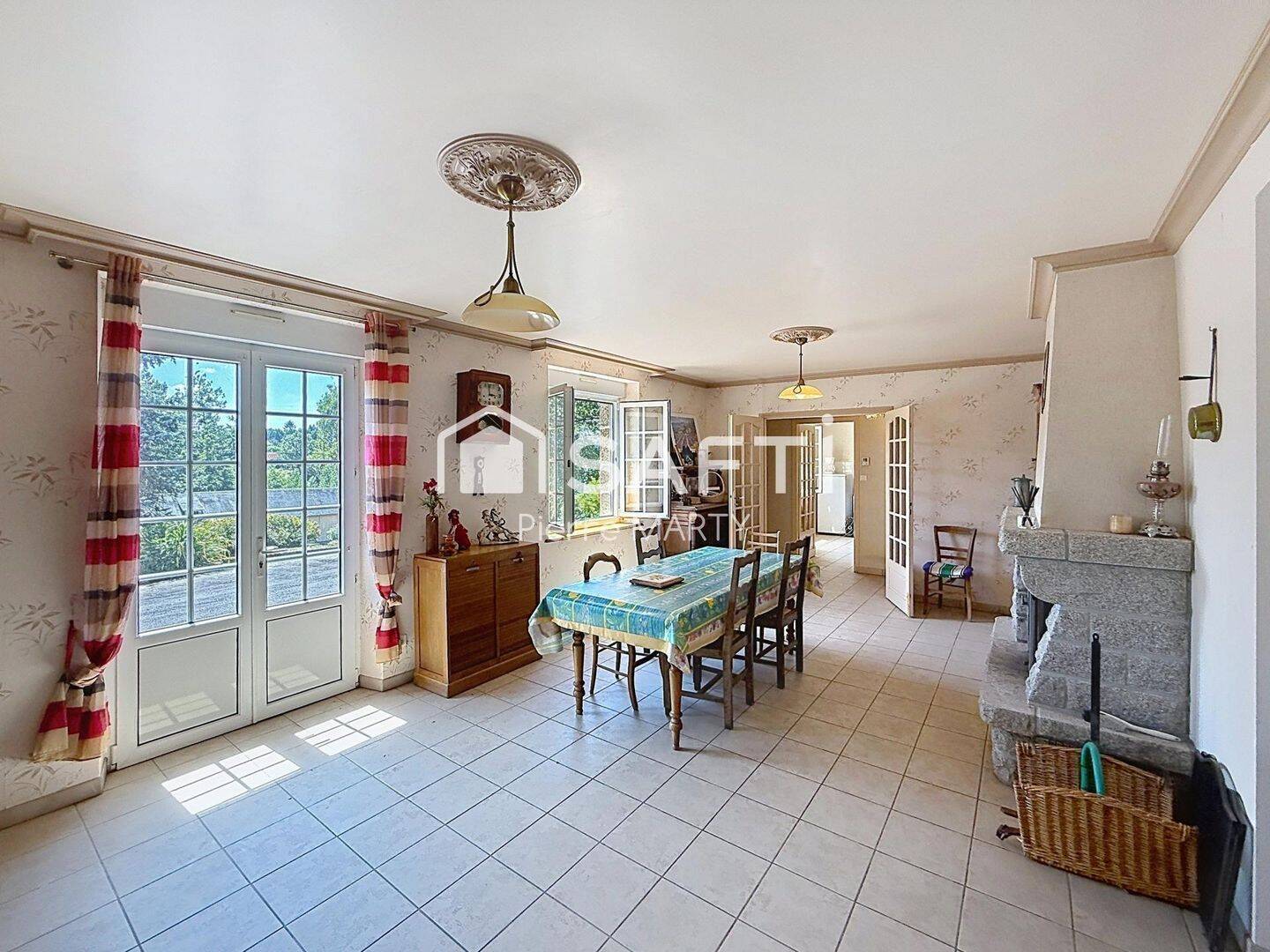Maison 6 pièces 155 m² · à Isigny-le-Buat · 155 m² · 209 990 €