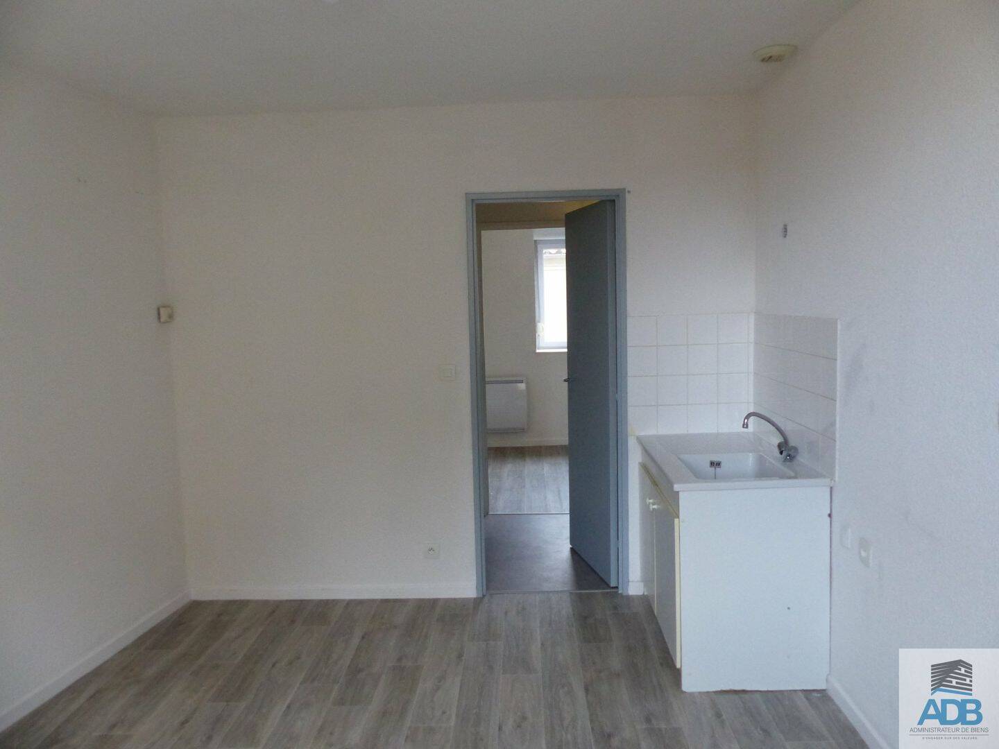Appartement 1 pièce 27 m² · à Saint-Germain-Lespinasse · 27 m² · 285 €/mois