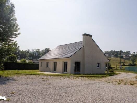 Maison de plain-pied à vendre 250 275 € 4 pièces 2 chambres 120 m² 2 310 m² de terrain Ussac 19270