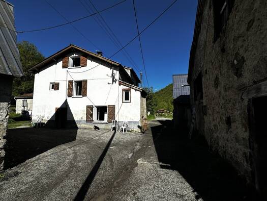 Ferme à vendre 215 000 € 4 pièces 3 chambres 85,2 m² 72 781 m² de terrain Ercé 09140