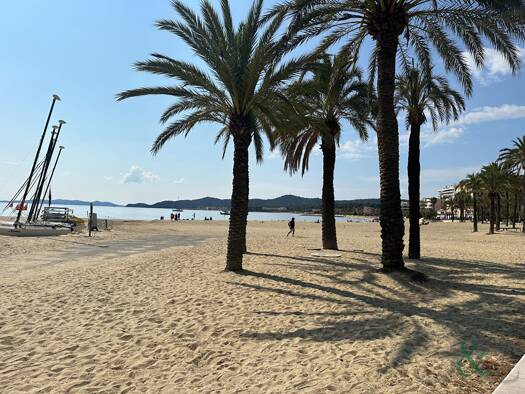 Local commercial à vendre 1 160 000 € 220 m² de surface de vente La Plage du Lavandou Le Lavandou 83980