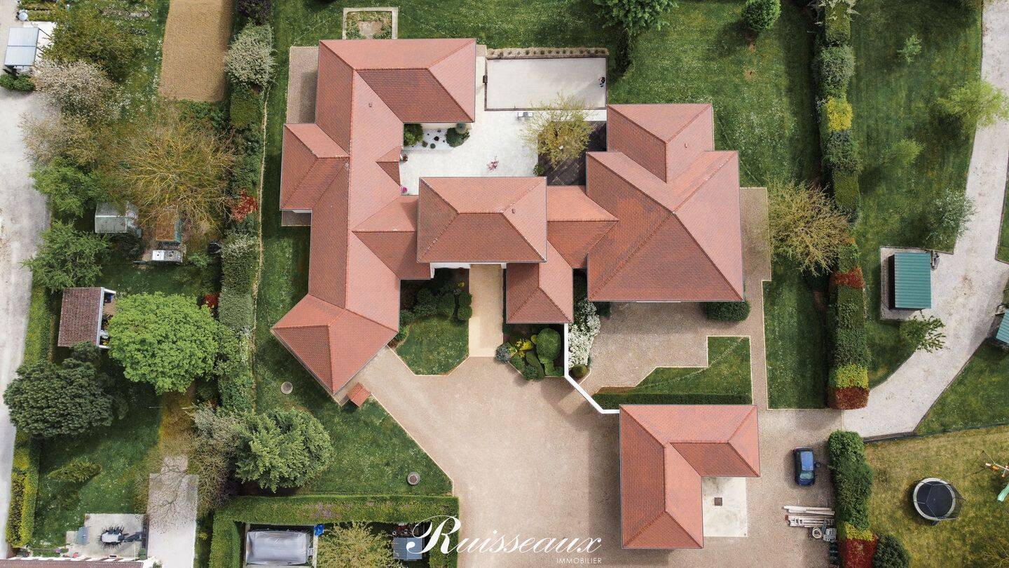 Maison 9 pièces 387 m² · à Beire-le-Fort · 387 m² · 990 000 €