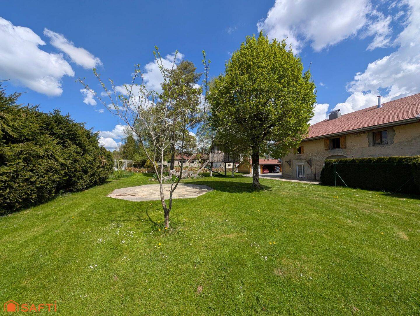 Maison 8 pièces 190 m² · à Saint-Laurent-en-Grandvaux · 190 m² · 350 000 €