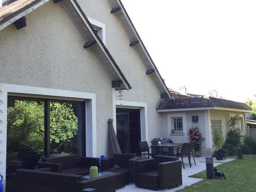 Maison à vendre 737 000 € 9 pièces 5 chambres 253 m² 2 224 m² de terrain La Rochette 77000