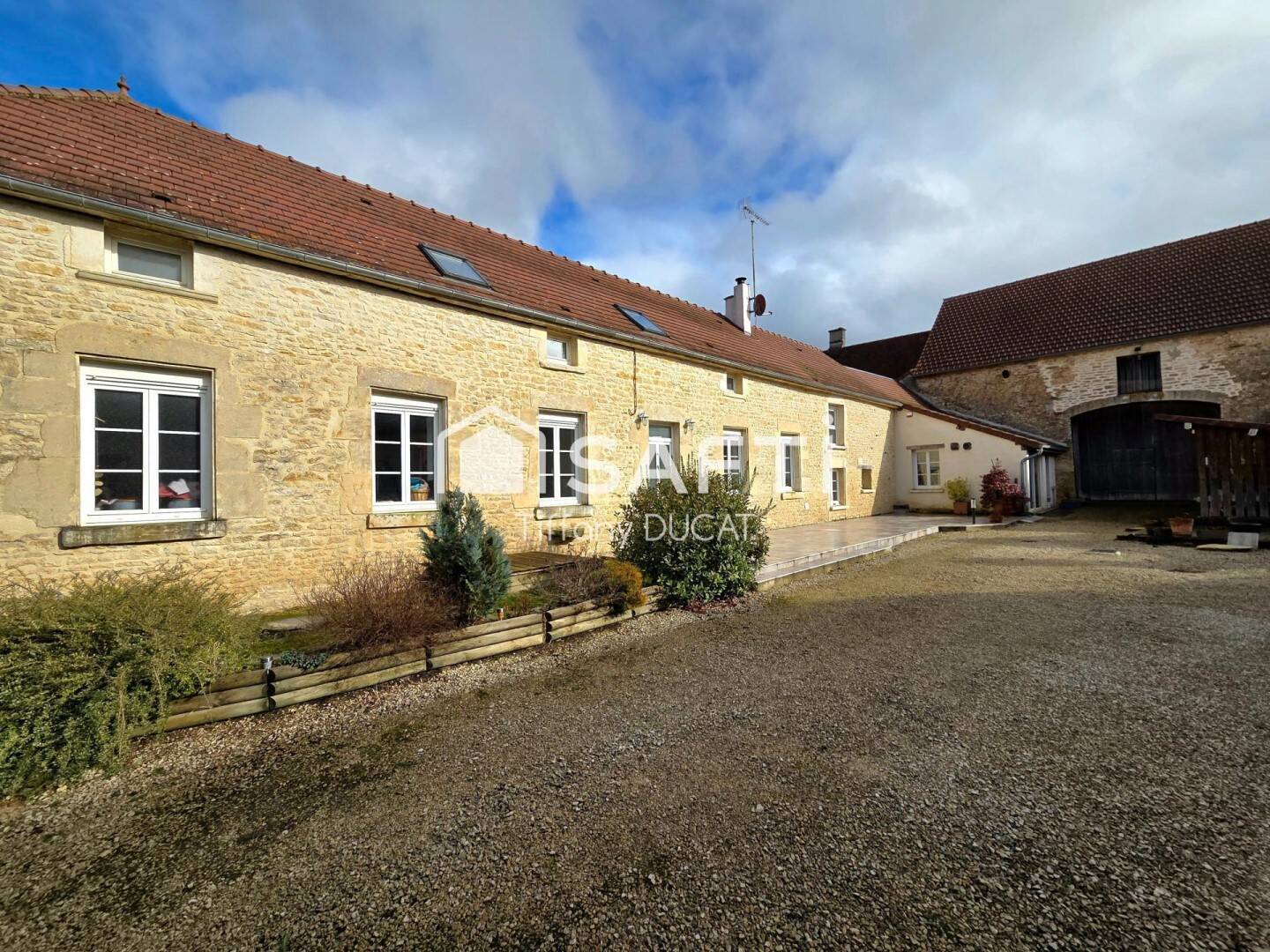 Maison 6 pièces 164 m² · à Pargues · 164 m² · 215 000 €
