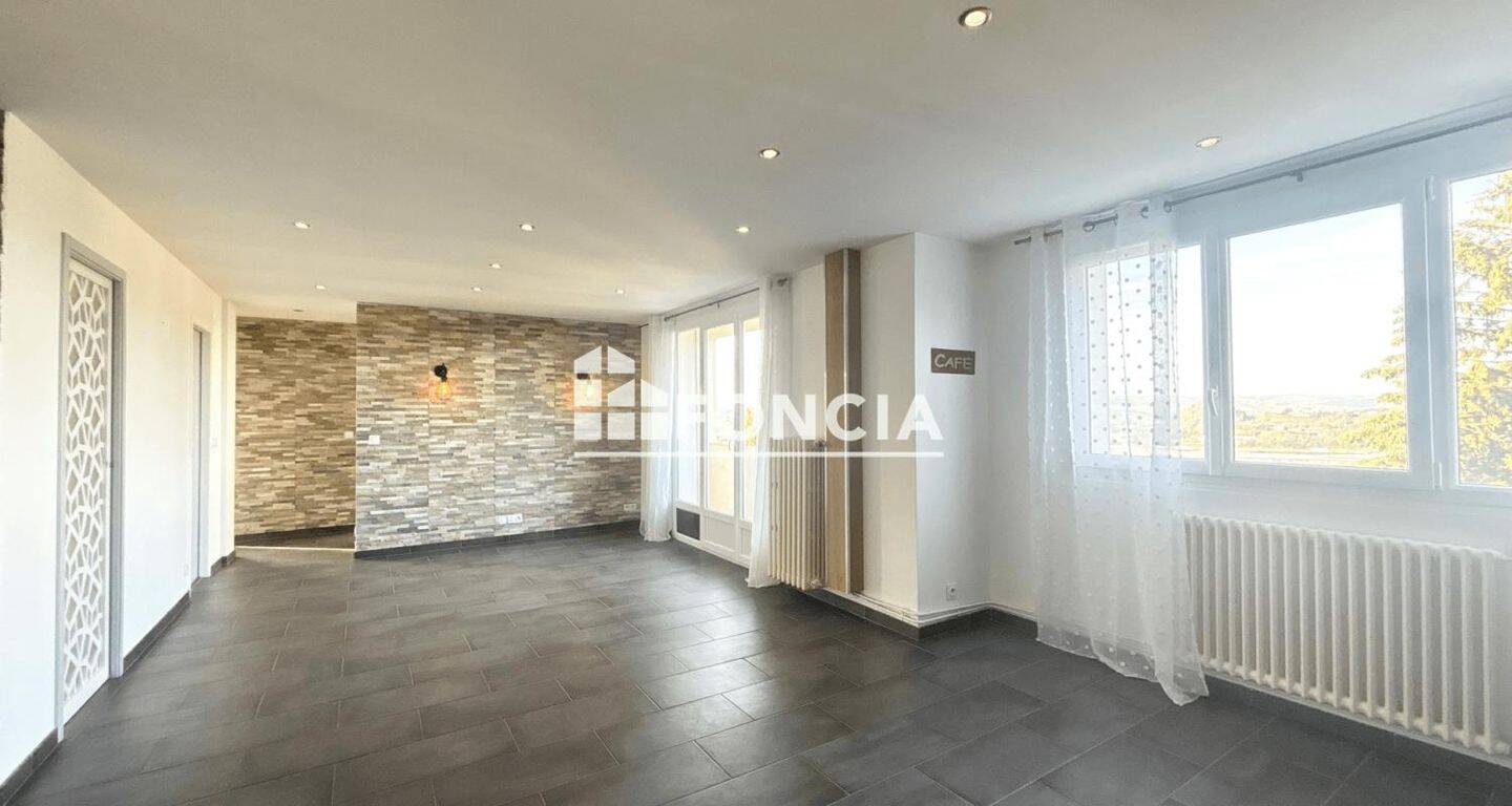 Appartement 5 pièces 80 m² · à Saint-Étienne · 80,2 m² · 796 €/mois
