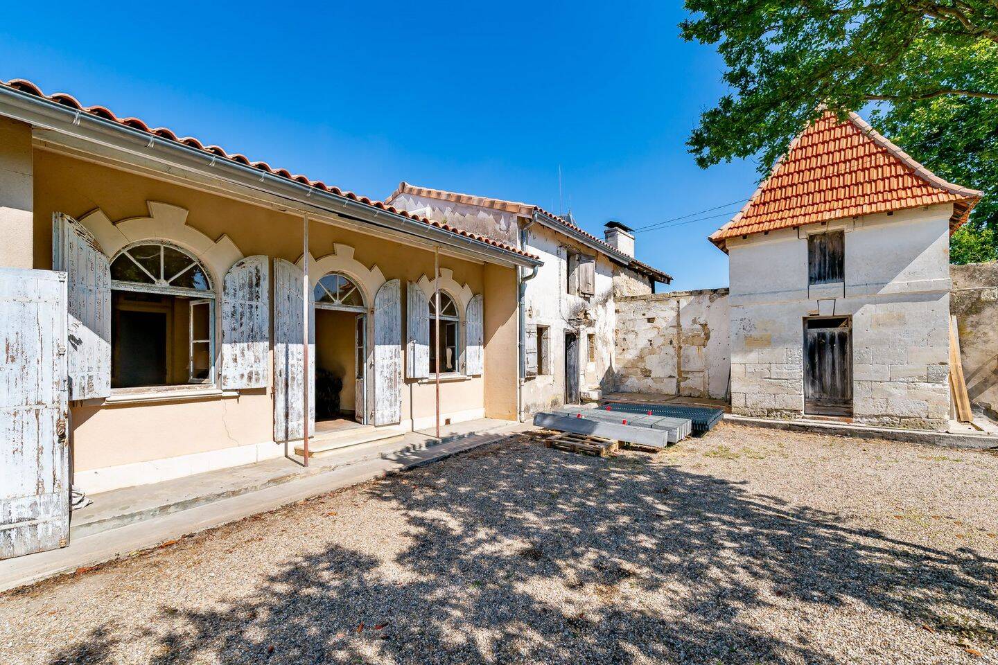 Maison 17 pièces 320 m² · à Saint-Martin-du-Bois · 320 m² · 263 000 €