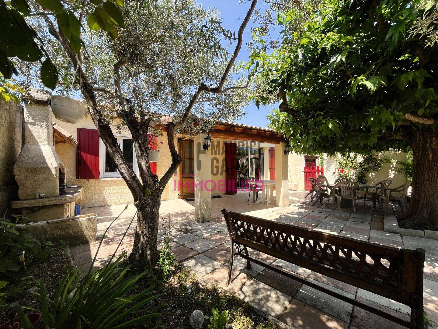 Maison 4 pièces 100 m² · à L'Isle-sur-la-Sorgue · 100 m² · 370 000 €