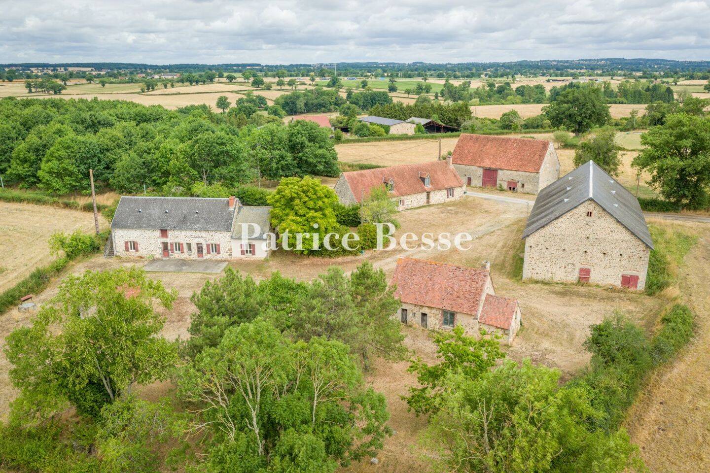 Maison 6 pièces 364 m² · à Évaux-les-Bains · 364 m² · 350 000 €