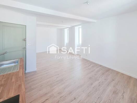 Immeuble à vendre 320 000 € 240 m² Vinça 66320