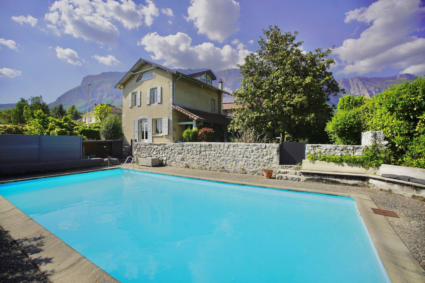 Maison 5 pièces 156 m² · à Montbonnot-Saint-Martin · 156 m² · 590 000 €