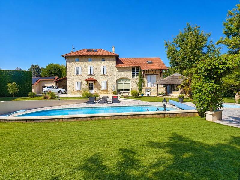 Maison 8 pièces 200 m² · à Saint-Baudille-de-la-Tour · 200 m² · 724 000 €