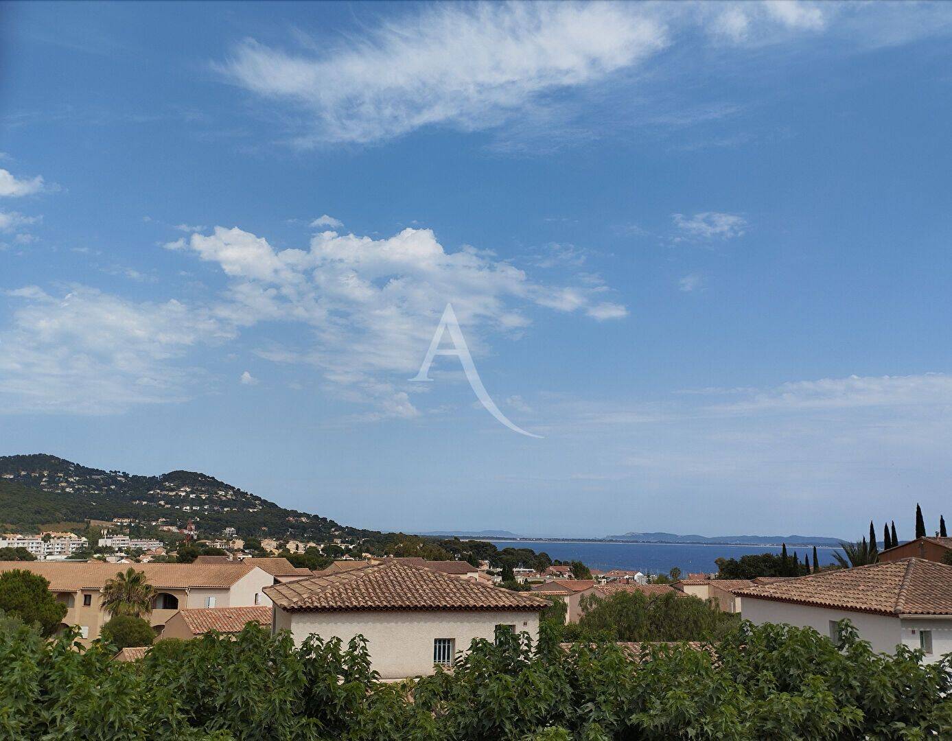 Appartement 3 pièces 53 m² · à Carqueiranne · 53,2 m² · 1 400 €/mois