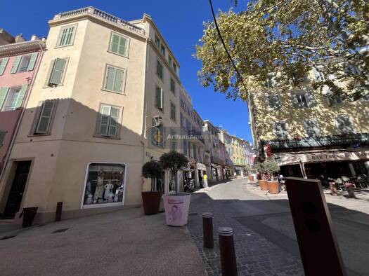 Immeuble à vendre 682 000 € 220 m² Villeneuve Fréjus 83600