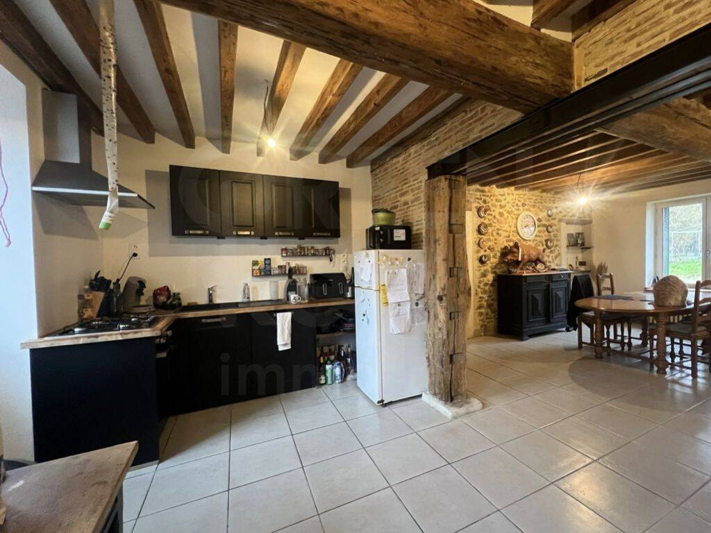 Maison 6 pièces 254 m² · à Saint-Amand-en-Puisaye · 253,9 m² · 199 900 €