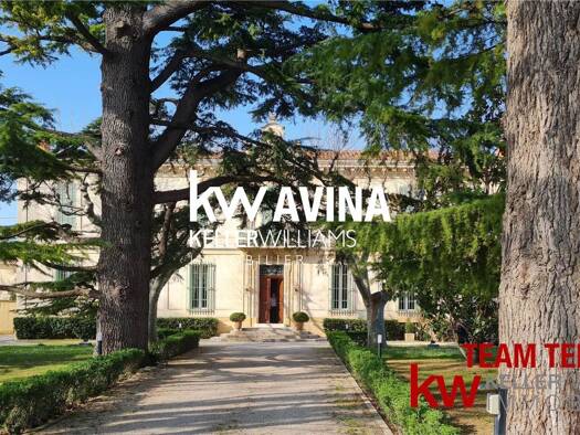 Maison à vendre 2 300 000 € 11 pièces 7 chambres 496,1 m² 4 239 m² de terrain Grans 13450