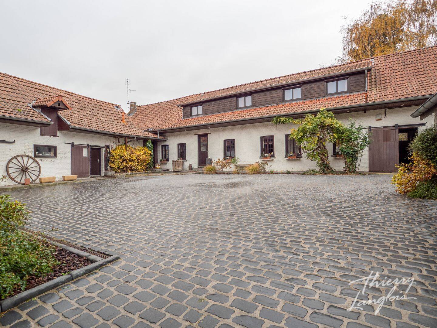 Maison 9 pièces 210 m² · à Mouchin · 210 m² · 849 000 €