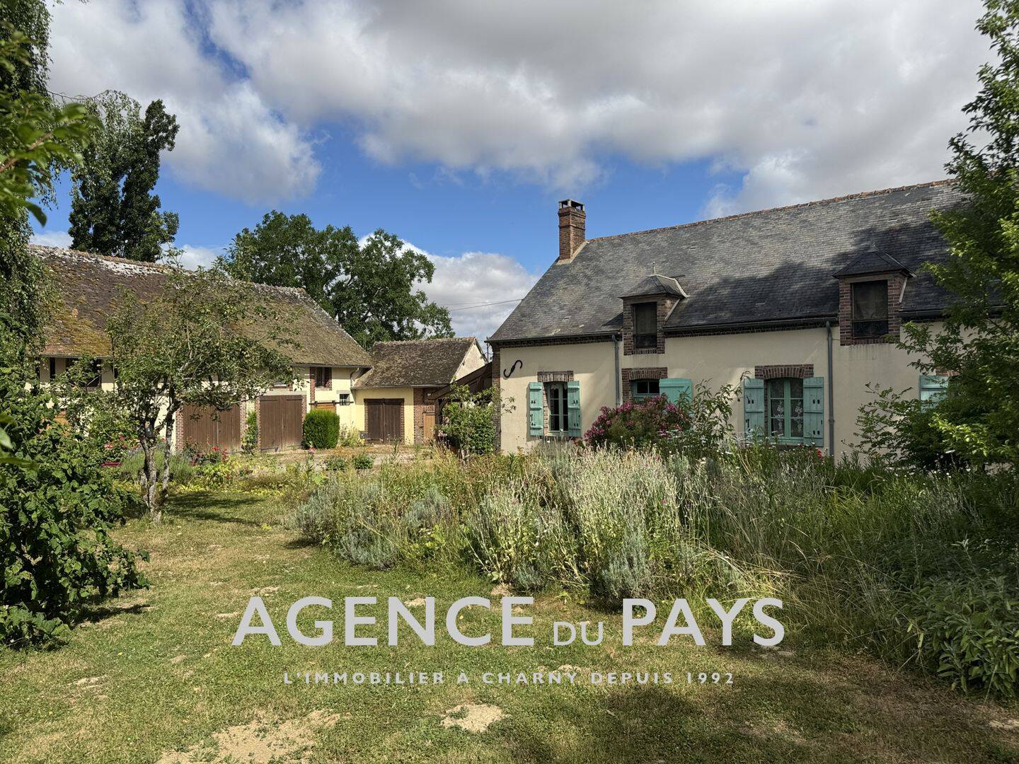 Maison 7 pièces 265 m² · à Charny Orée de Puisaye · 265 m² · 315 000 €