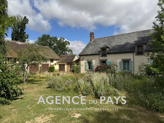 Ferme à vendre 315 000 € 7 pièces 6 chambres 265 m² 9 950 m² de terrain Charny Orée de Puisaye 89120