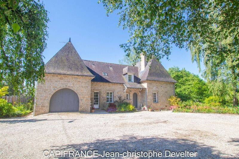 Maison 12 pièces 300 m² · à Gorron · 300 m² · 470 250 €