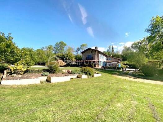 Demeure à vendre 775 000 € 15 pièces 13 chambres 303 m² 27 000 m² de terrain Durban-sur-Arize 09240