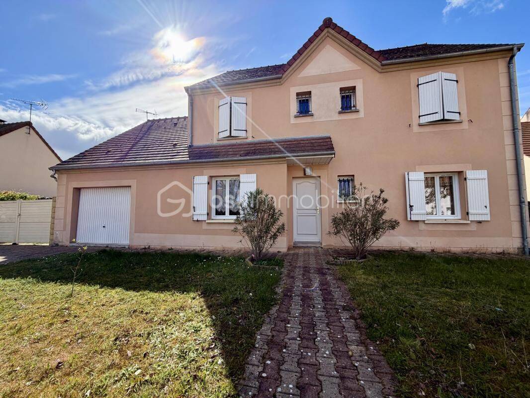Maison 6 pièces 151 m² · à Lailly-en-Val · 151 m² · 270 000 €