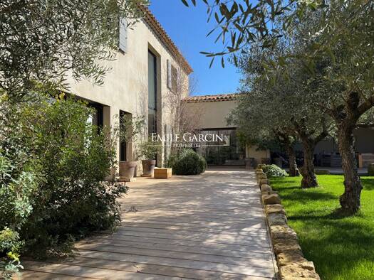 Maison à vendre 2 149 000 € 6 pièces 4 chambres 240 m² 2 251 m² de terrain Maussane-les-Alpilles 13520
