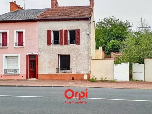 Maison de ville à vendre 22 000 € 4 pièces 3 chambres 107,5 m² 1 180 m² de terrain Bézenet 03170