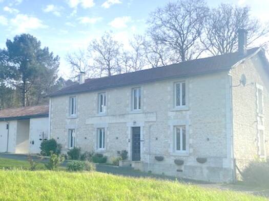 Maison à vendre 285 000 € 8 pièces 5 chambres 260 m² Baignes-Sainte-Radegonde 16360