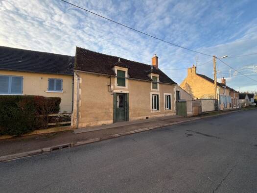 Maison de ville à vendre 29 000 € 3 pièces 2 chambres 419 m² de terrain Ainay-le-Château 03360