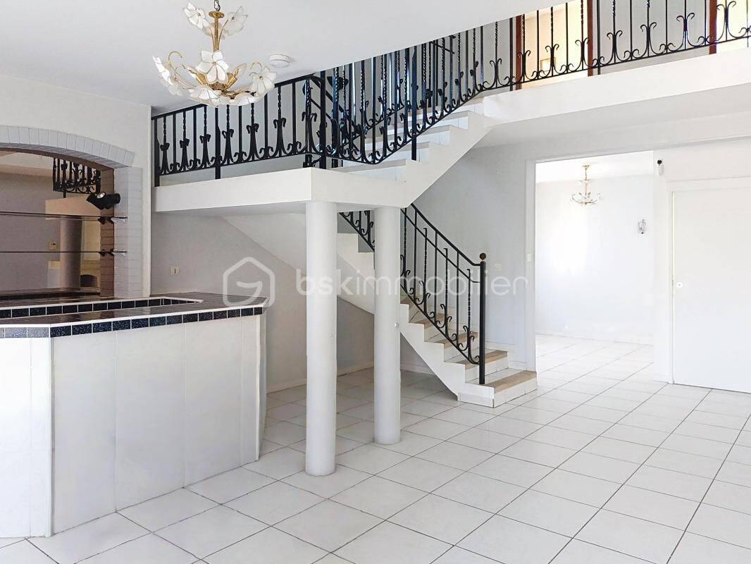 Maison 5 pièces 129 m² · à Charnècles · 129 m² · 330 000 €