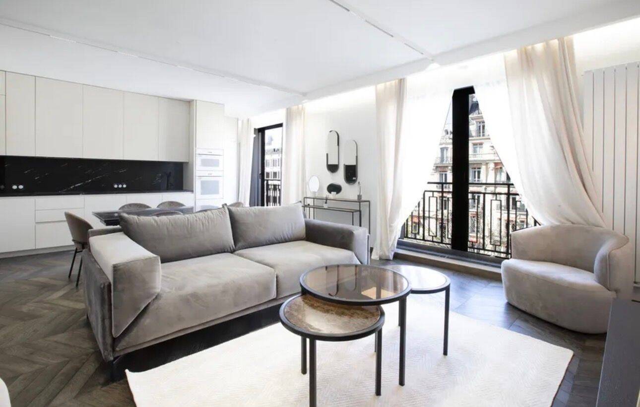 Appartement 3 pièces 84 m² · à Paris 8ème Arrondissement · 84 m² · 11 000 €