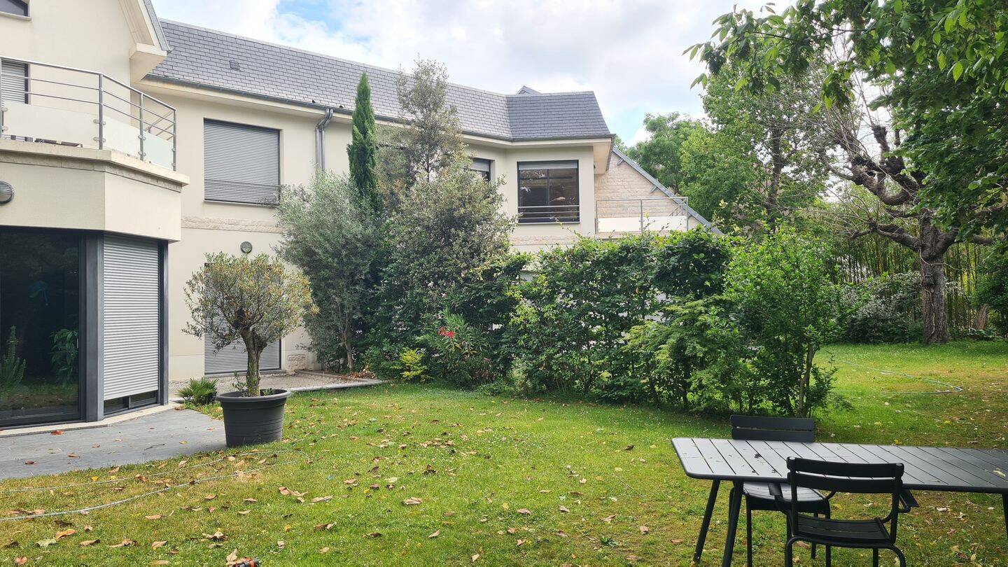 Appartement 3 pièces 80 m² · à Chatou · 80 m² · 2 500 €