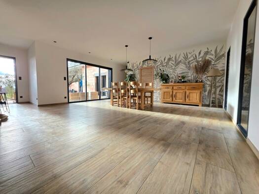 Maison à vendre - Première occupation 349 000 € 6 pièces 4 chambres 167 m² 991 m² de terrain Salvizinet 42110