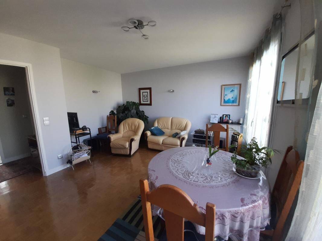 Appartement 3 pièces 74 m² · à Chevilly-Larue · 73,6 m² · 219 000 €