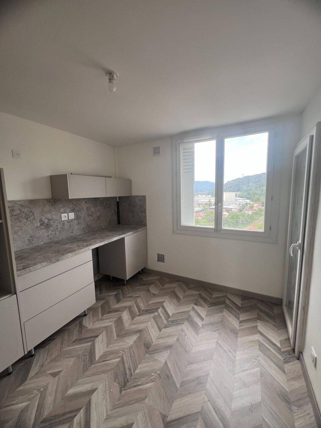 Appartement 3 pièces 70 m² · à Vienne · 70 m² · 900 €