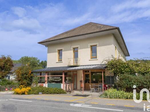 Maison à vendre 595 000 € 8 pièces 6 chambres 257 m² 813 m² de terrain Entrelacs 73410