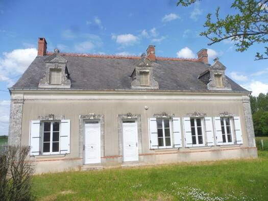 Maison à vendre 195 000 € 4 pièces 2 chambres 9 430 m² de terrain Baugé-en-Anjou 49150