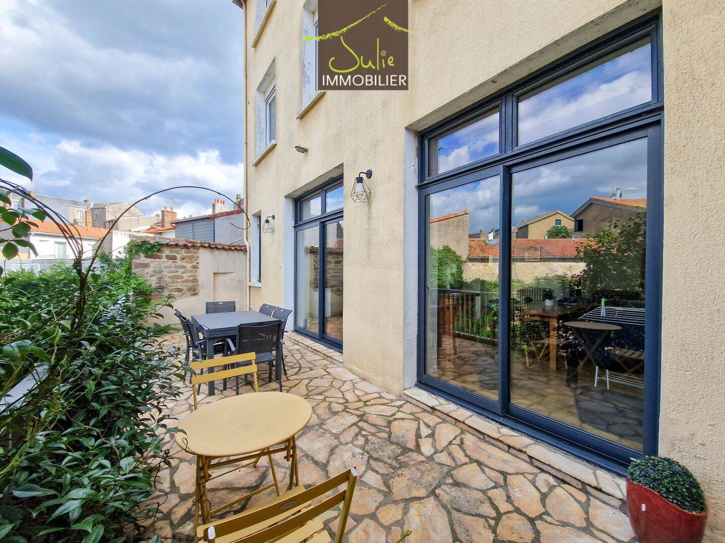 Maison 9 pièces 250 m² · à Bressuire · 250 m² · 252 000 €