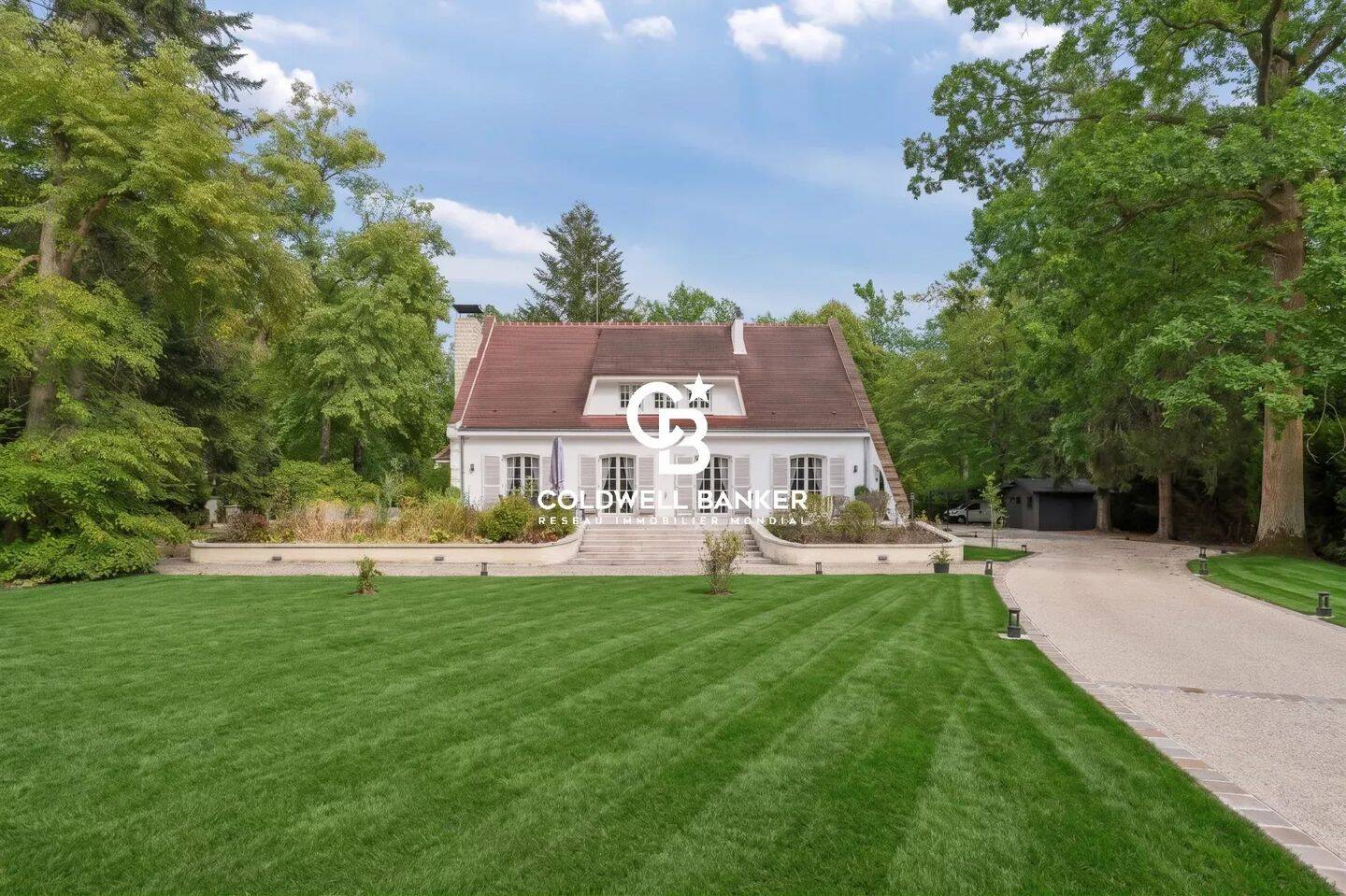 Maison 9 pièces 244 m² · à Lamorlaye · 244 m² · 970 000 €