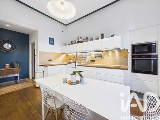 Appartement à vendre 425 000 € 4 pièces 2 chambres 103 m² Étage 1/3 Centre-Stade Chambéry 73000