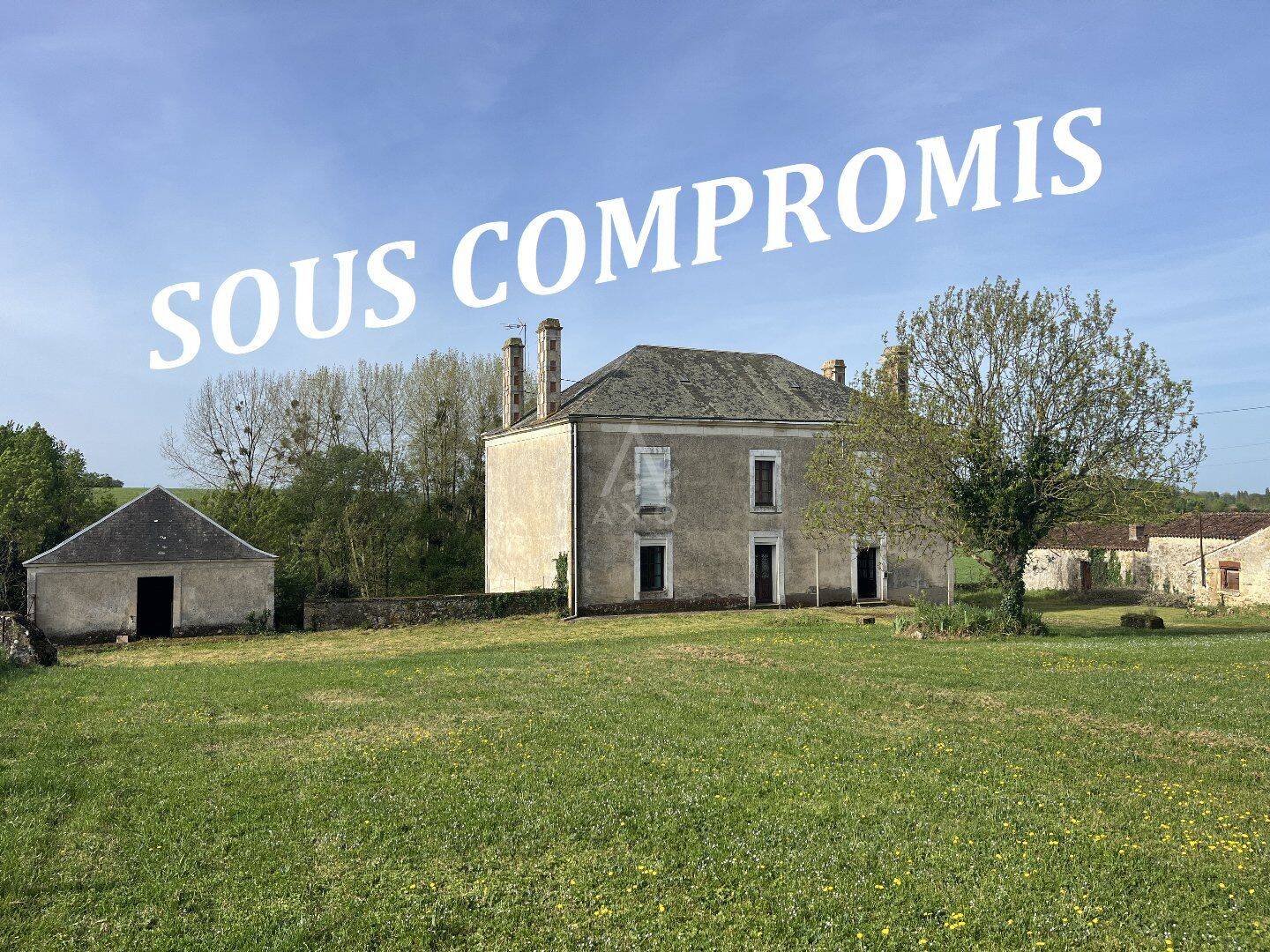Maison 10 pièces 300 m² · à La Chapelle-Thémer · 300 m² · 215 000 €