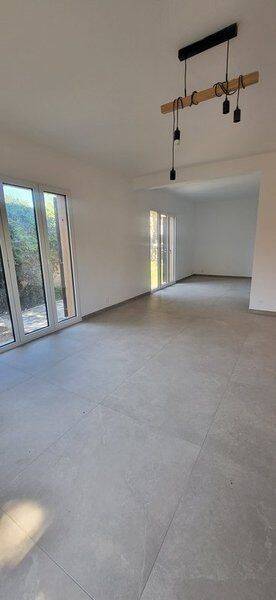 Maison 6 pièces 120 m² · à Marseille 9ème Arrondissement · 120 m² · 2 500 €/mois