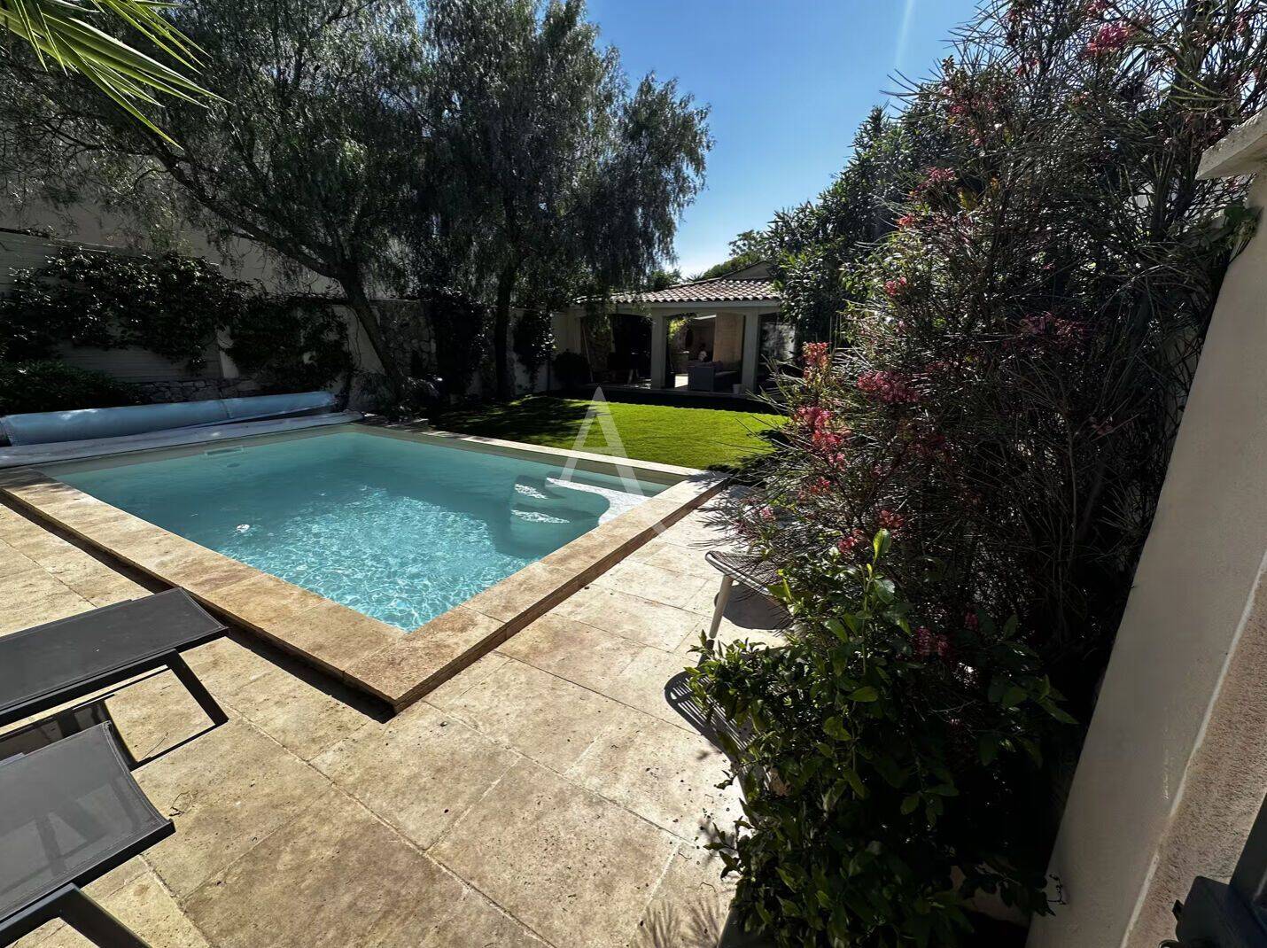 Maison 6 pièces 171 m² · à Balaruc-les-Bains · 170,8 m² · 2 547 €/mois
