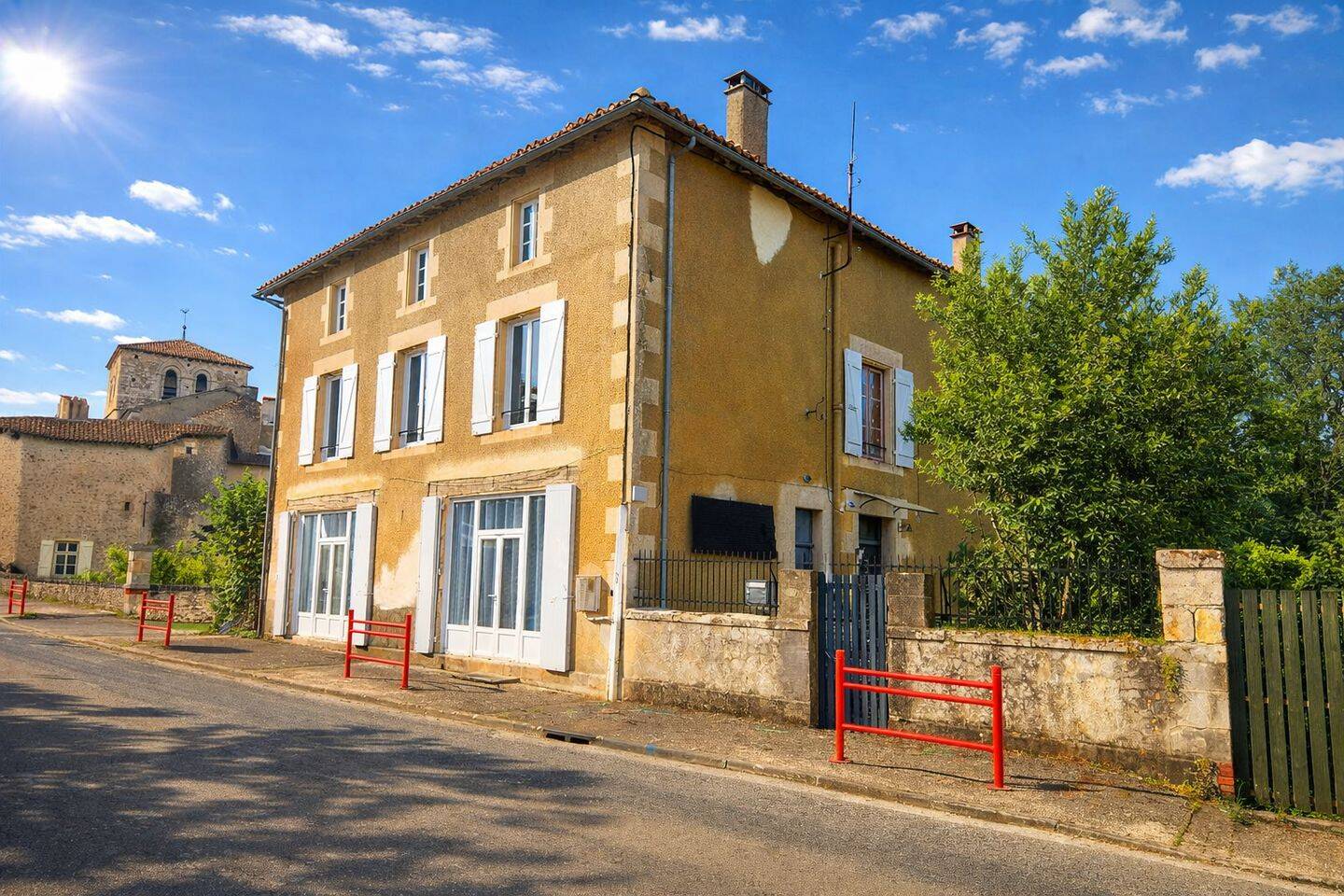 Maison 247 m² · à Alloue · 247 m² · 299 999 €